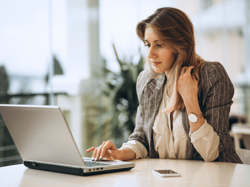 An event manager arranging an event in MiceBird on her laptop